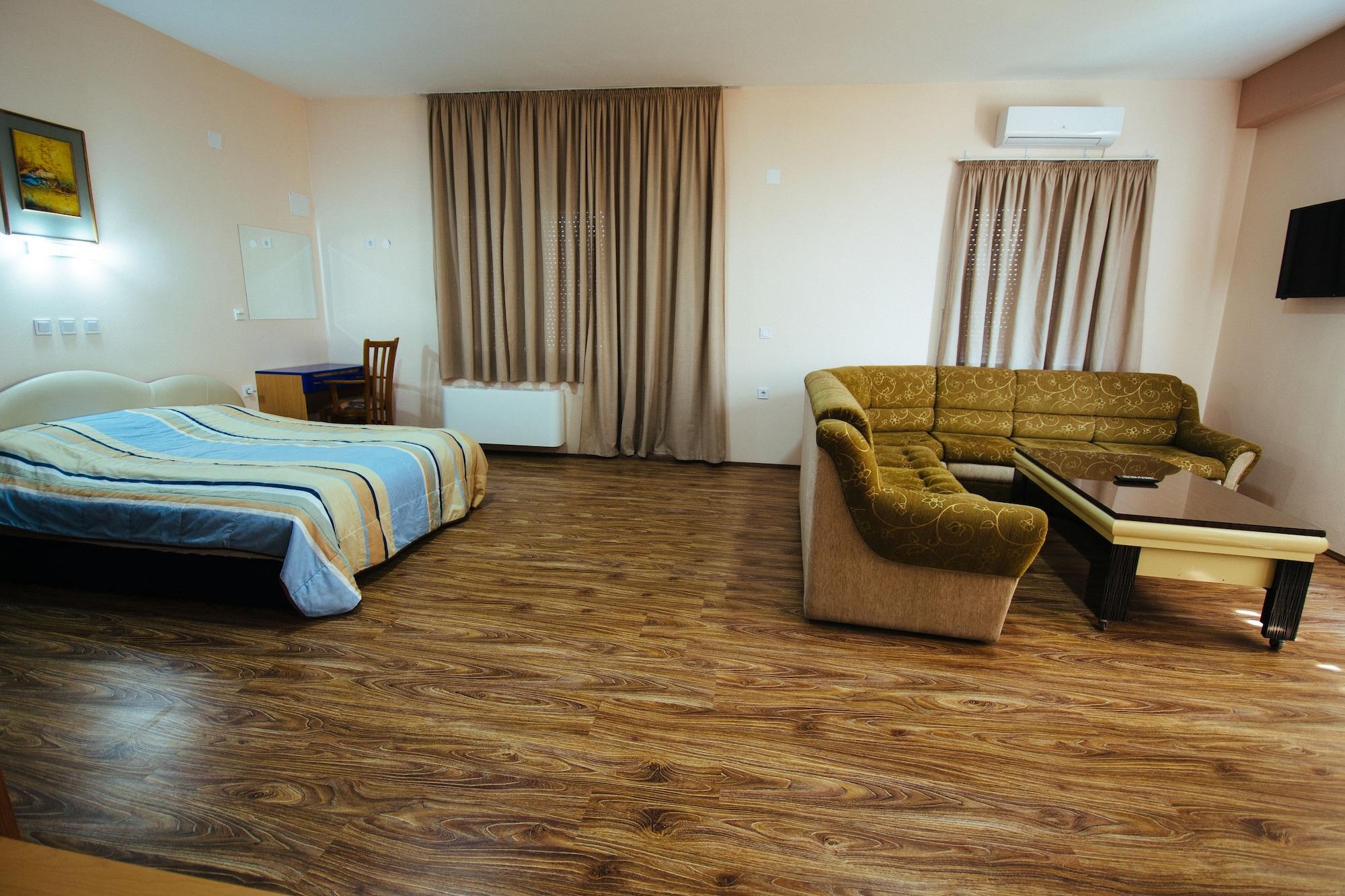 Hotel Kristal Palas Prilep Bagian luar foto