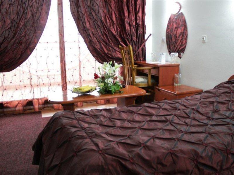 Hotel Kristal Palas Prilep Bagian luar foto