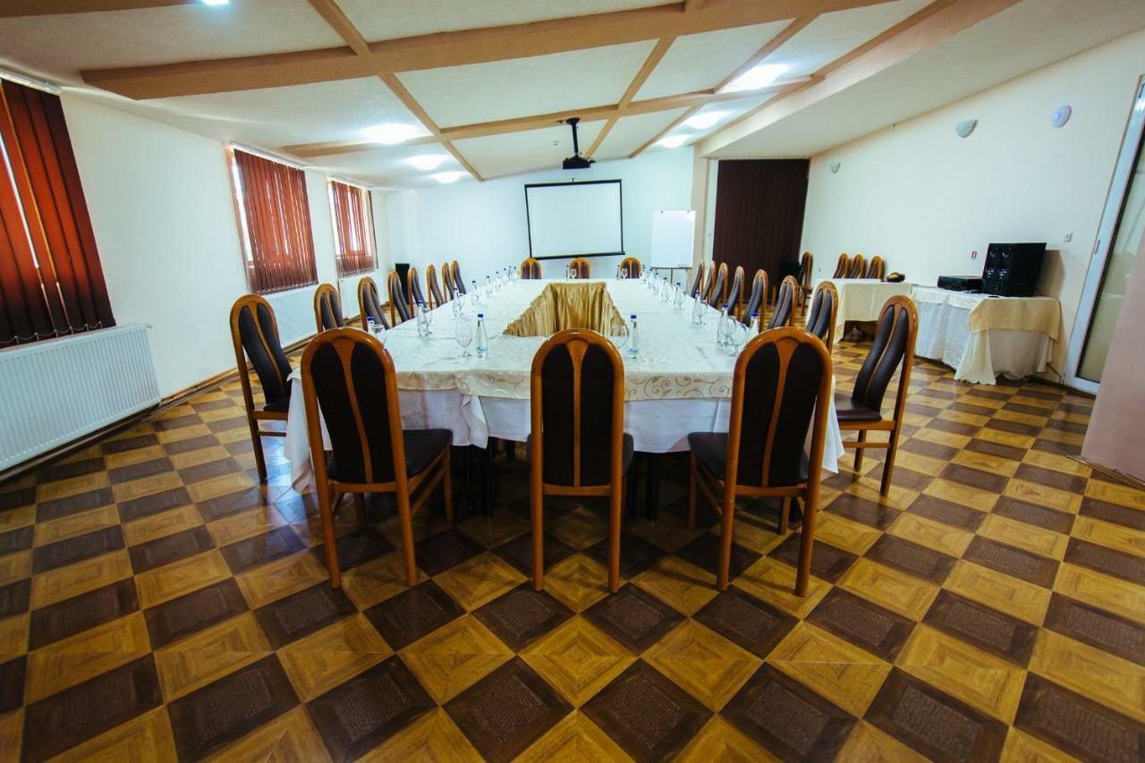 Hotel Kristal Palas Prilep Bagian luar foto