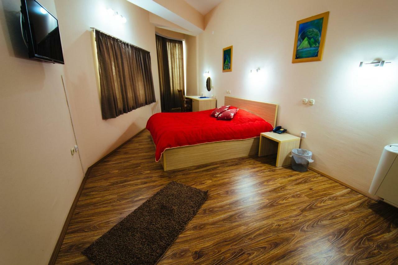 Hotel Kristal Palas Prilep Bagian luar foto